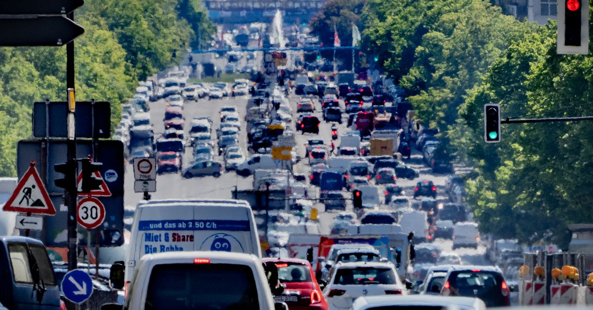 EU proposes phasing out new internal combustion cars by 2035